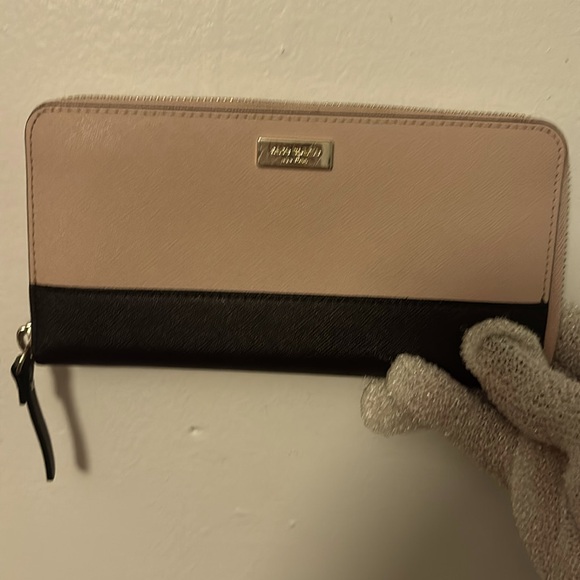 kate spade Handbags - Kate Spade Wallet includes wallet cover